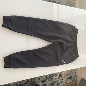 Joggers crest
